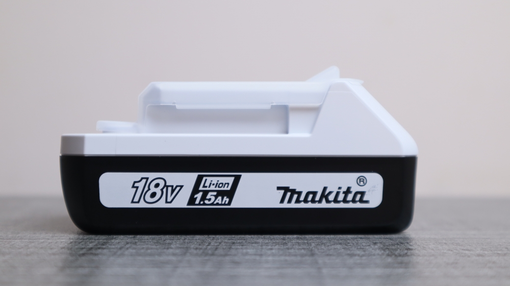 18v-15ah-pin-lithium-ion-chan-gai-trang-makita-bl1815g-3_1704189172