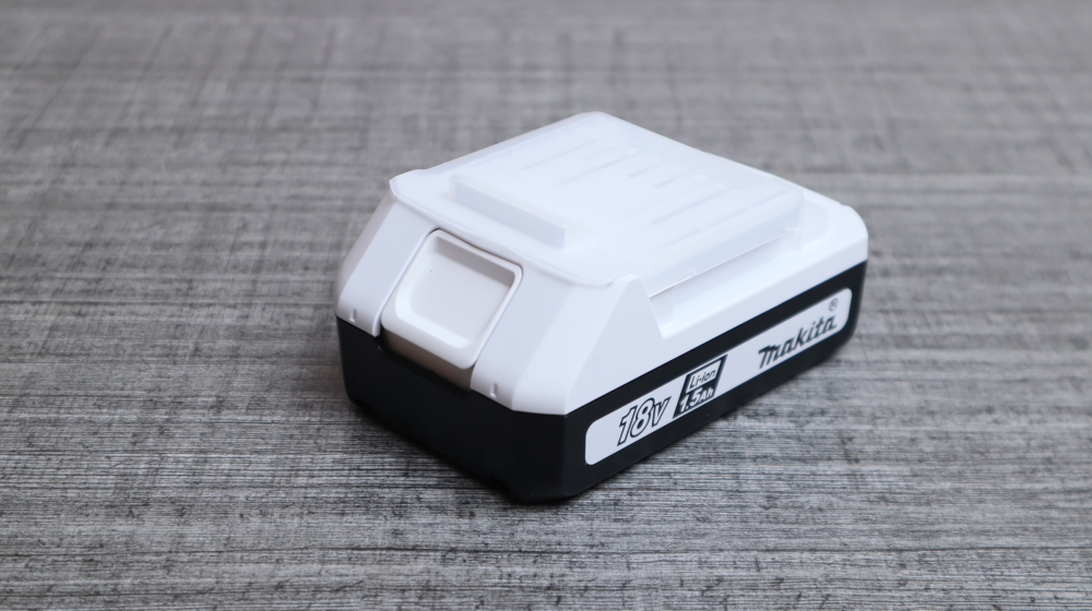 18v-15ah-pin-lithium-ion-chan-gai-trang-makita-bl1815g_1704189172