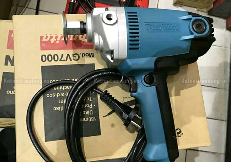 danh-gia-san-pham-may-cha-nham-makita-gv7000-21
