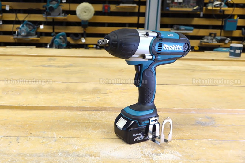 may-bat-oc-dung-pin-makita-dtw450z-4