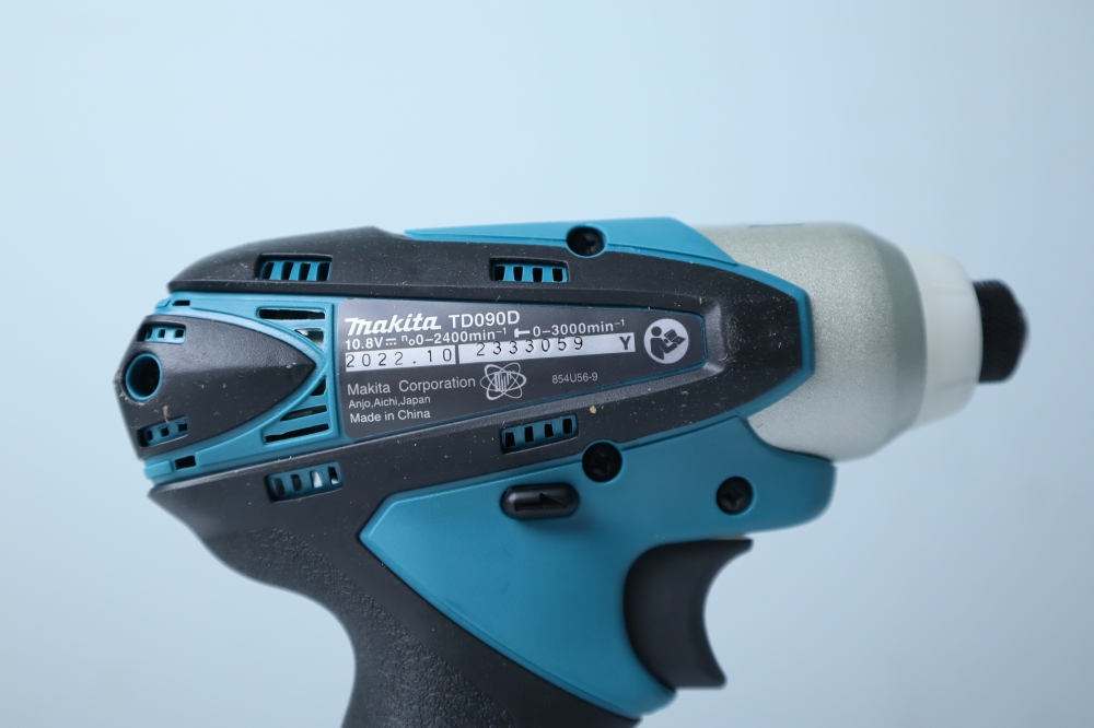 may-bat-vit-chay-pin-makita-td090dz-chua-pin-sac-4_1687917307