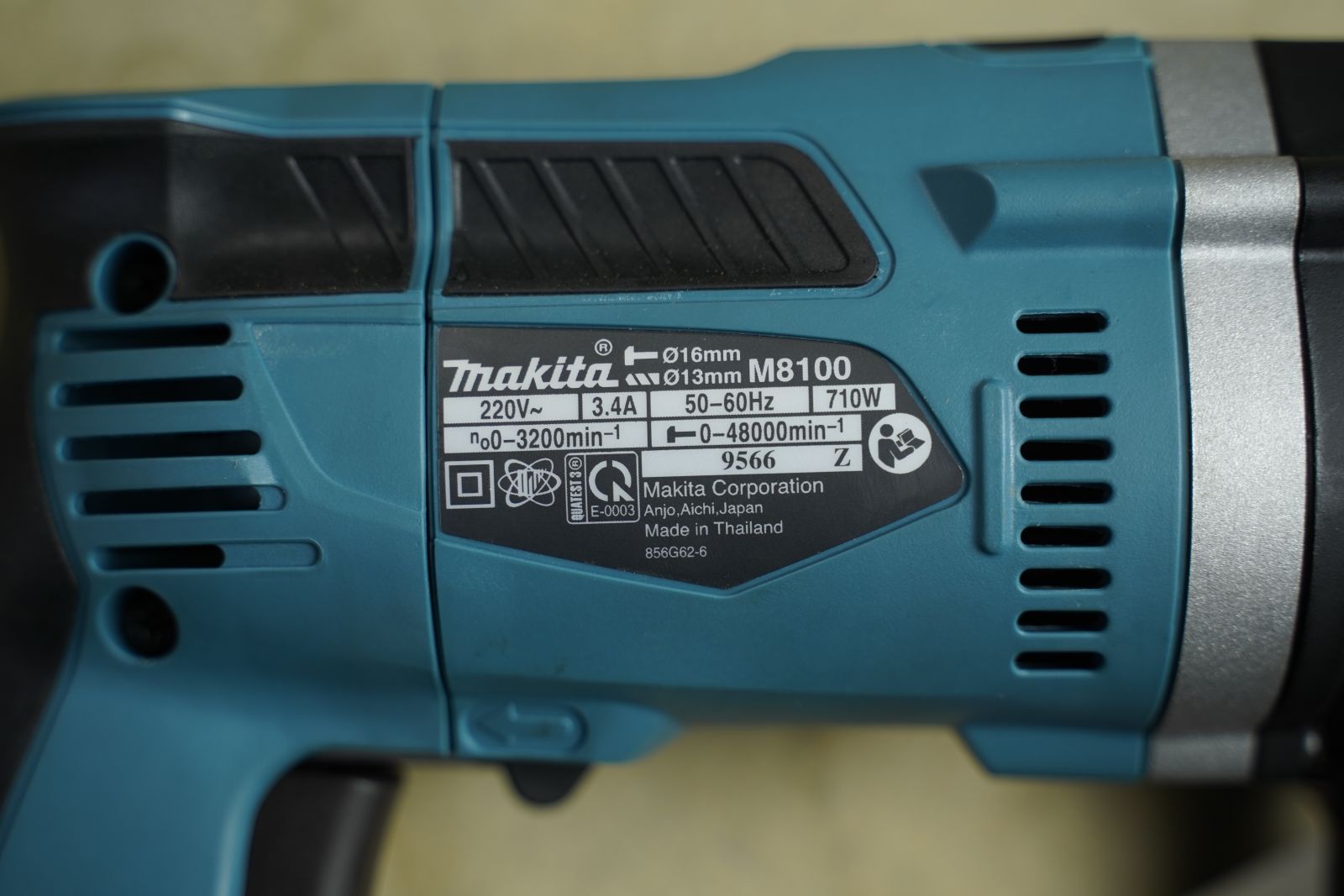 may-khoan-bua-710w-makita-m8100b_11813_