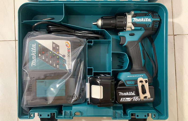 may-khoan-van-vit-dung-pin-makita-ddf484rfe-18v-1
