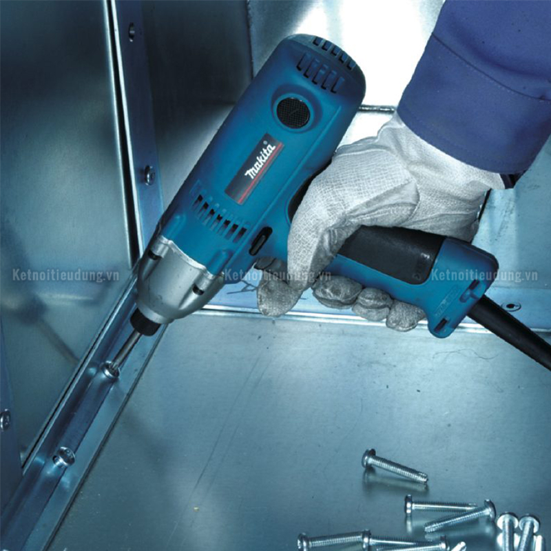 may-van-vit-makita-6952-1 Máy vặn vít Makita 6952