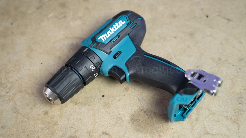 wnp0397 Máy khoan búa, vặn vít Makita HP333DZ chỉ gồm một thân máy không kèm theo pin và sạc